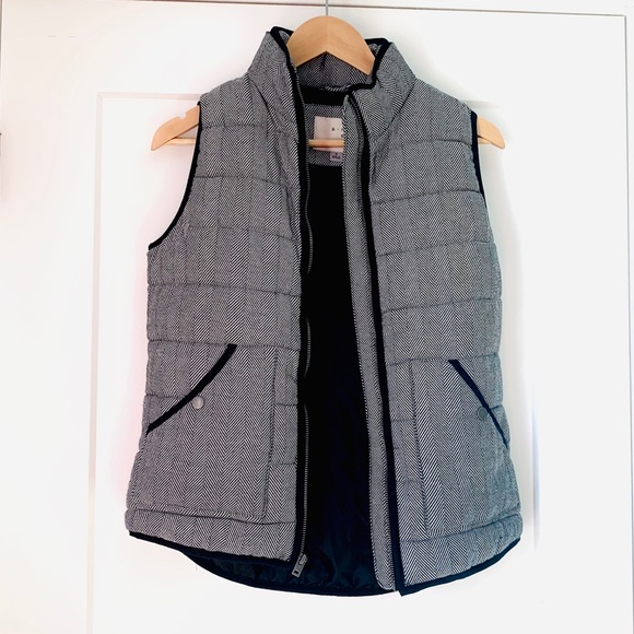 Sold ❤️Black & white heather zipup thick vest w/ pockets - Picture 2 of 6